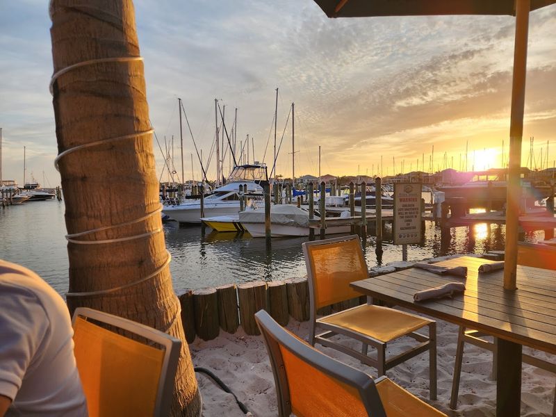 Circles Waterfront Restaurant – Apollo Beach