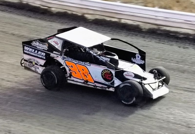 Clay Oval Racing That Gets Under Your Skin (Literally) Clay Oval Racing That Gets Under Your Skin (Literally)