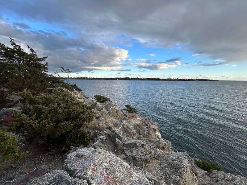 Cliff Views That Genuinely Stop You Cold Cliff Views That Genuinely Stop You Cold