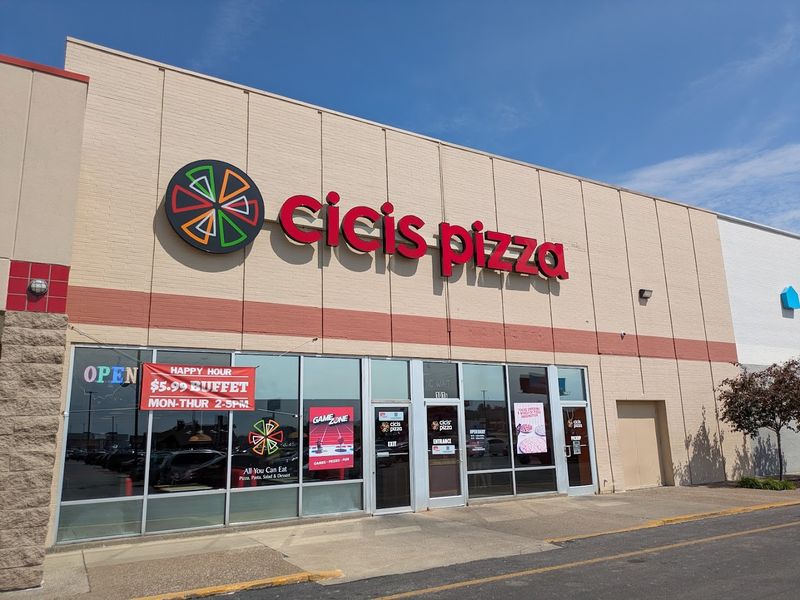 Convenient Location With Easy Parking and Nearby Attractions