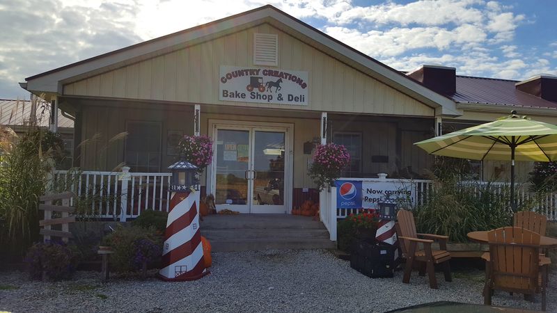 Country Creations Bake Shop and Deli, Versailles