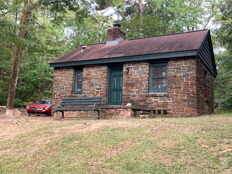 Cozy Cabins and Campsite Options for Every Type of Traveler Cozy Cabins and Campsite Options for Every Type of Traveler