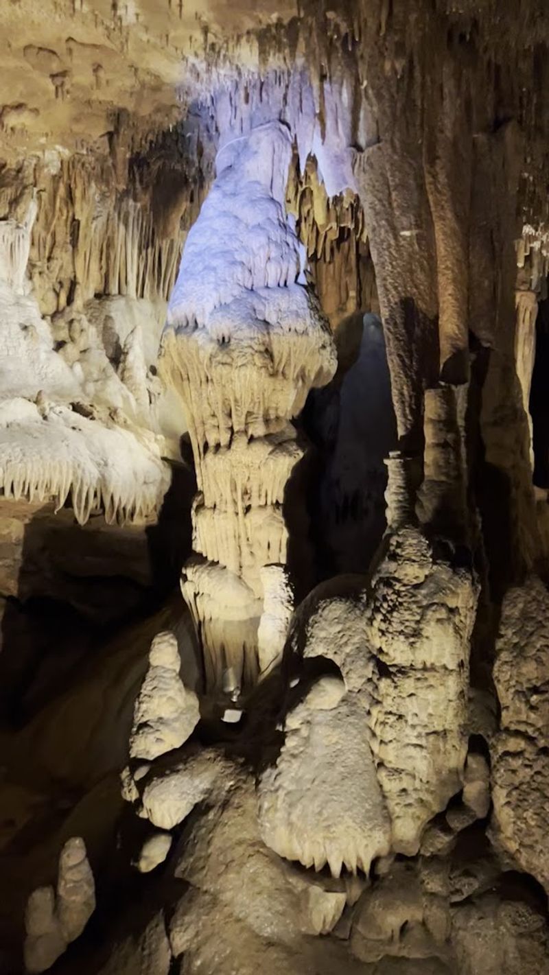 Crystal Cave, Springfield, Missouri Crystal Cave, Springfield, Missouri