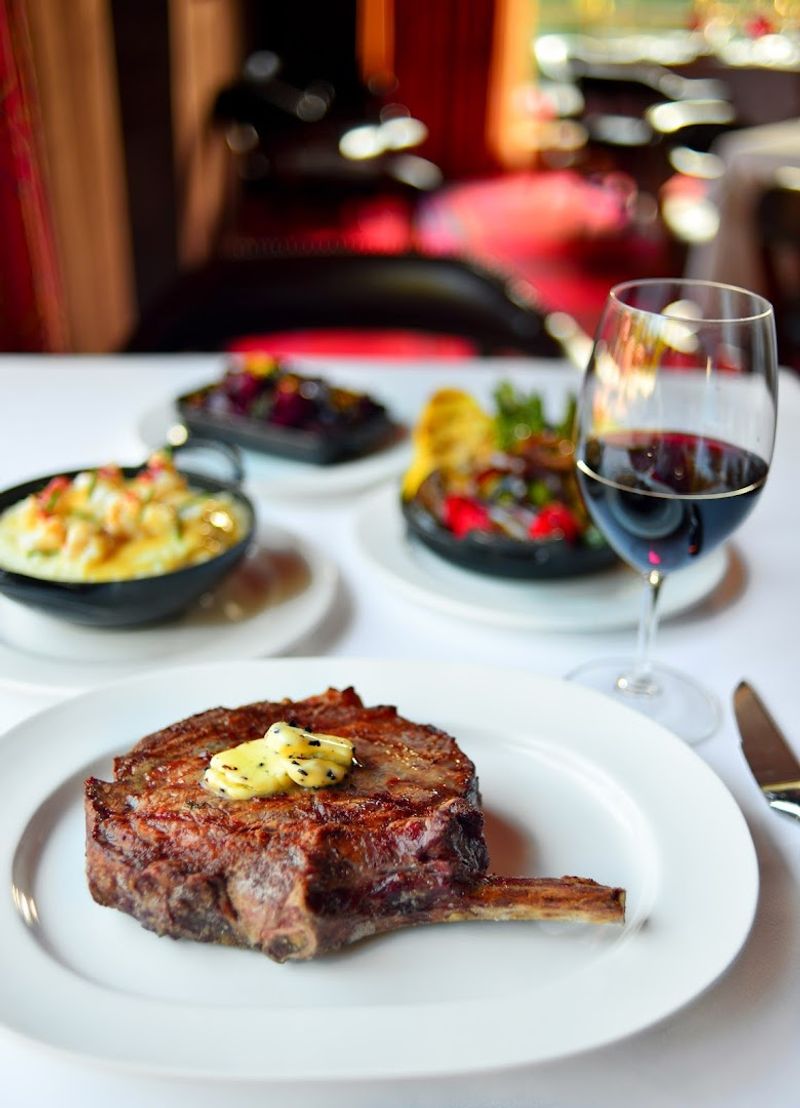 Dining Across 19 Restaurants and Lounges Dining Across 19 Restaurants and Lounges