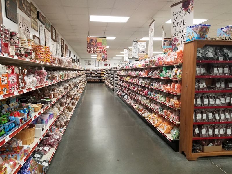 Dutch Bakery and Bulk Food Store in Tipton