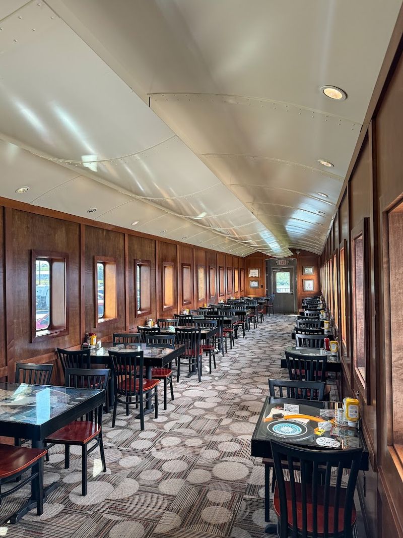 Eating Inside a Real Train Car Is an Experience Unlike Any Other Eating Inside a Real Train Car Is an Experience Unlike Any Other