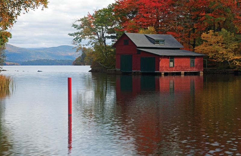 Fall Foliage on the Water Is Absolutely Next Level Fall Foliage on the Water Is Absolutely Next Level