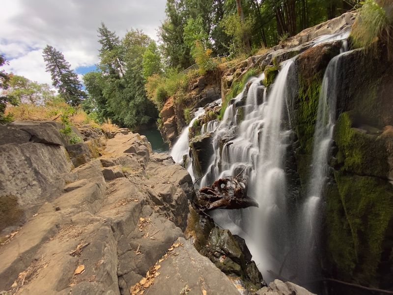 Falls City Falls / Little Luckiamute Falls (near Falls City)