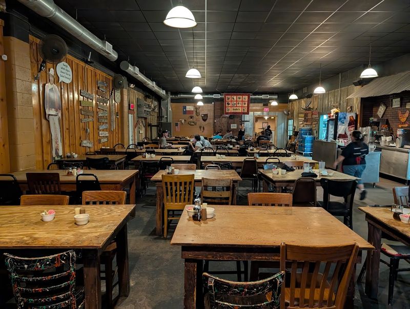Family-Style Dining That Brings People Together Around the Table