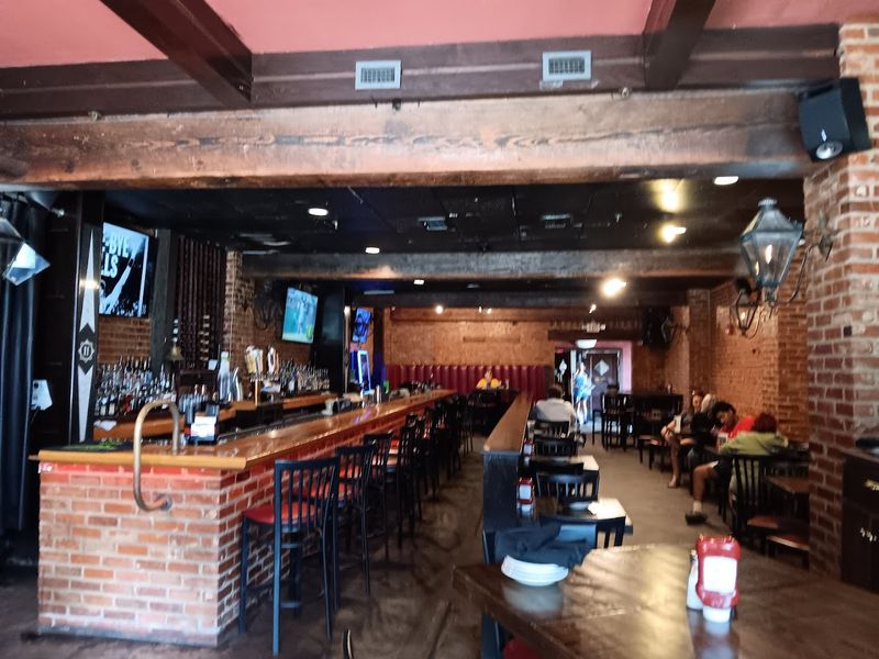 First Look Inside: Atmosphere Worth Arriving Early For