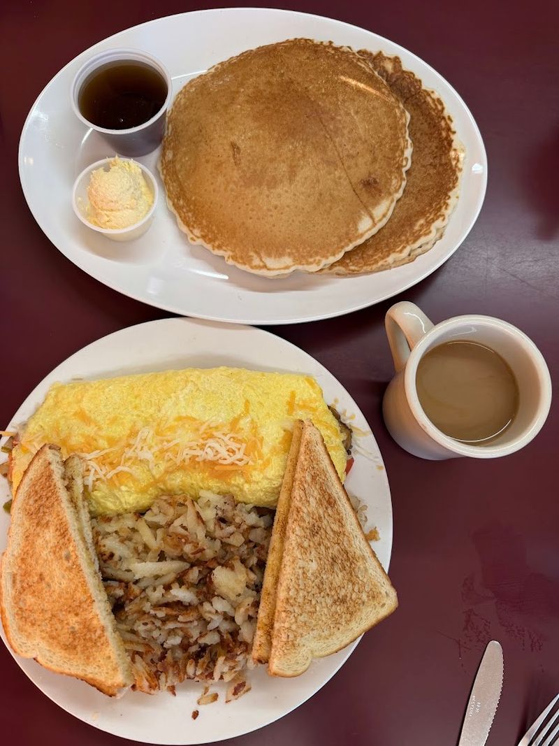 Food, Coffee, and the Slow Pace of a Town That Does Not Rush