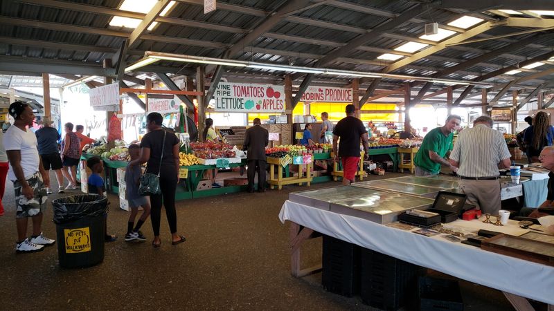 Food Stands and Trucks That Make It a Full Experience Food Stands and Trucks That Make It a Full Experience