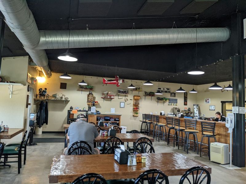 Friday Hours That Work for Both Lunch and Dinner Plans