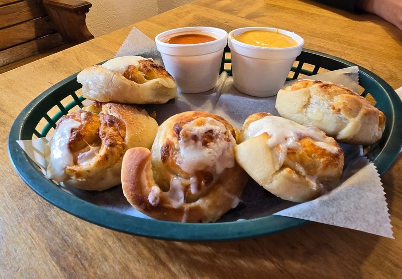 Garlic Rolls That People Literally Drive Hours to Eat Garlic Rolls That People Literally Drive Hours to Eat