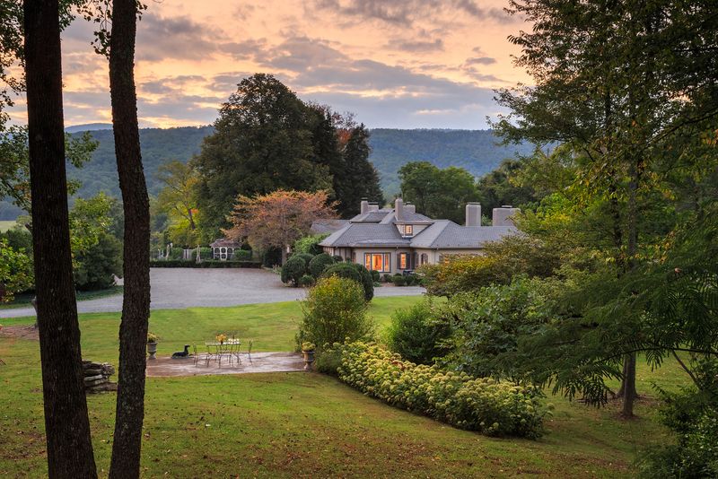 Glen Gordon Manor, Flint Hill