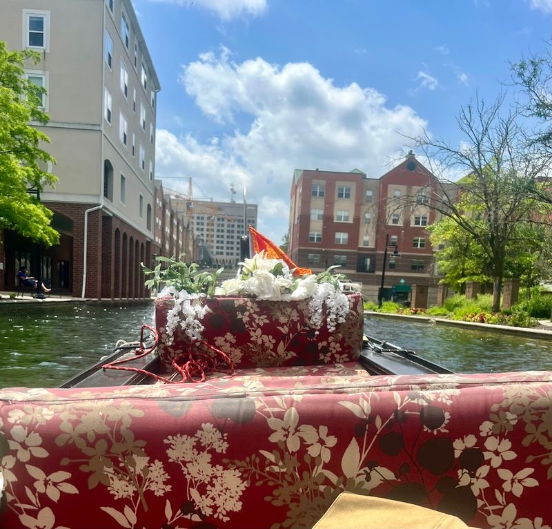 Gondoliers Who Serenade You in Real Italian