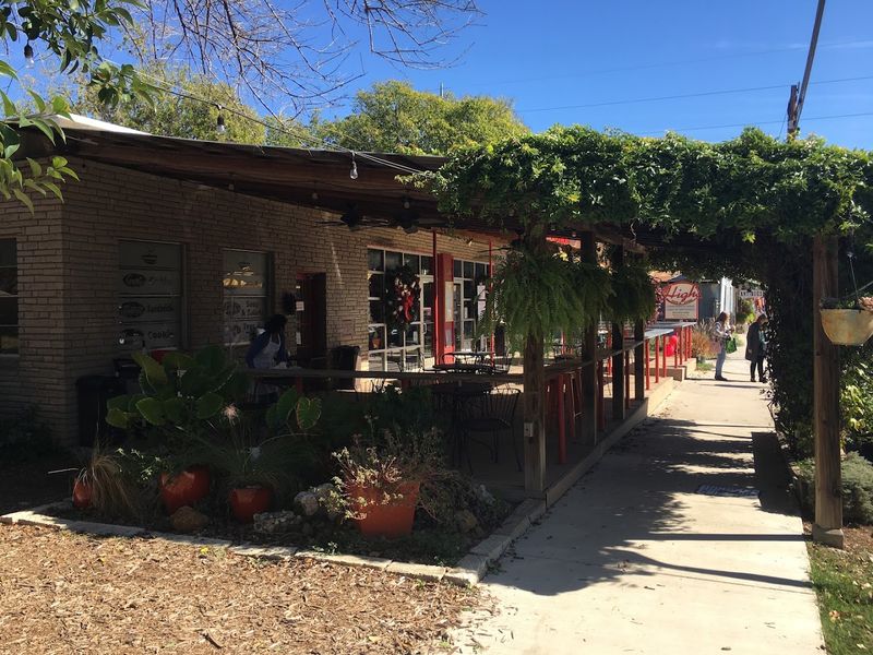High's Cafe and Store, Comfort