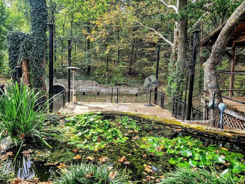 House Springs Is the Kind of Place You Almost Miss