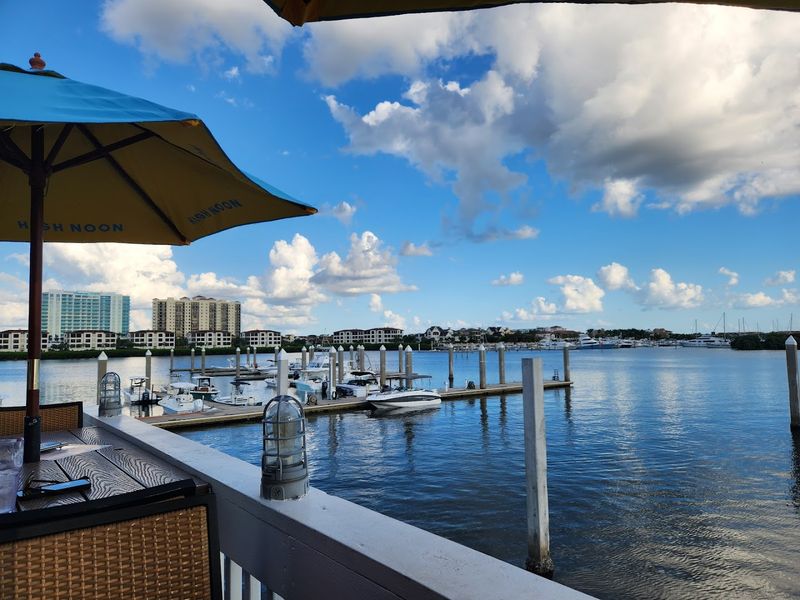Hula Bay Club – Tampa