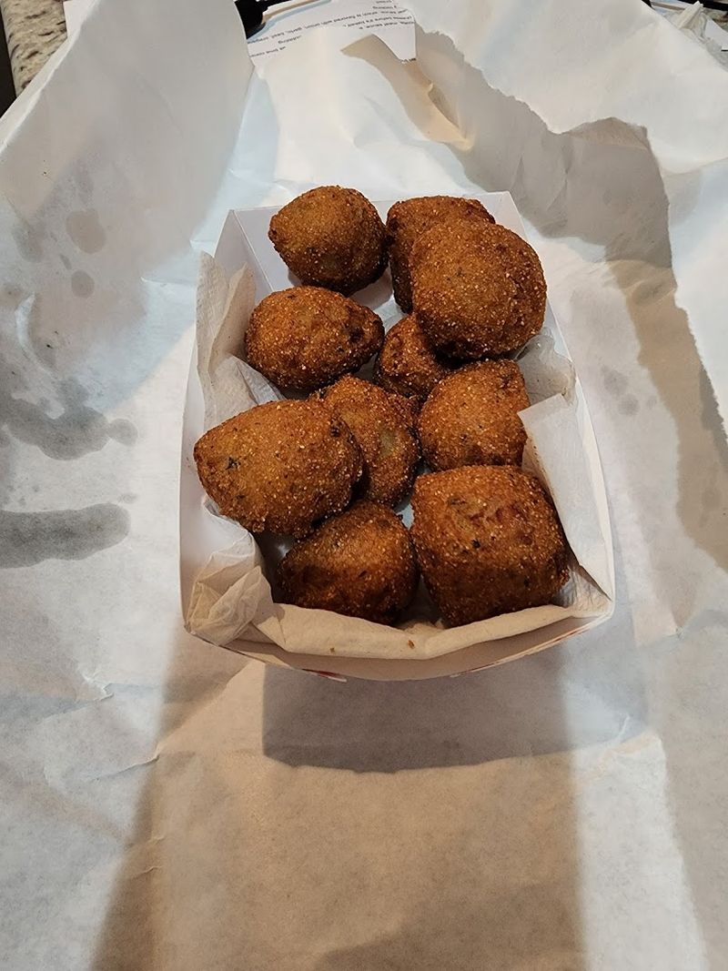 Hushpuppies That Are Genuinely Hard to Stop Eating Hushpuppies That Are Genuinely Hard to Stop Eating