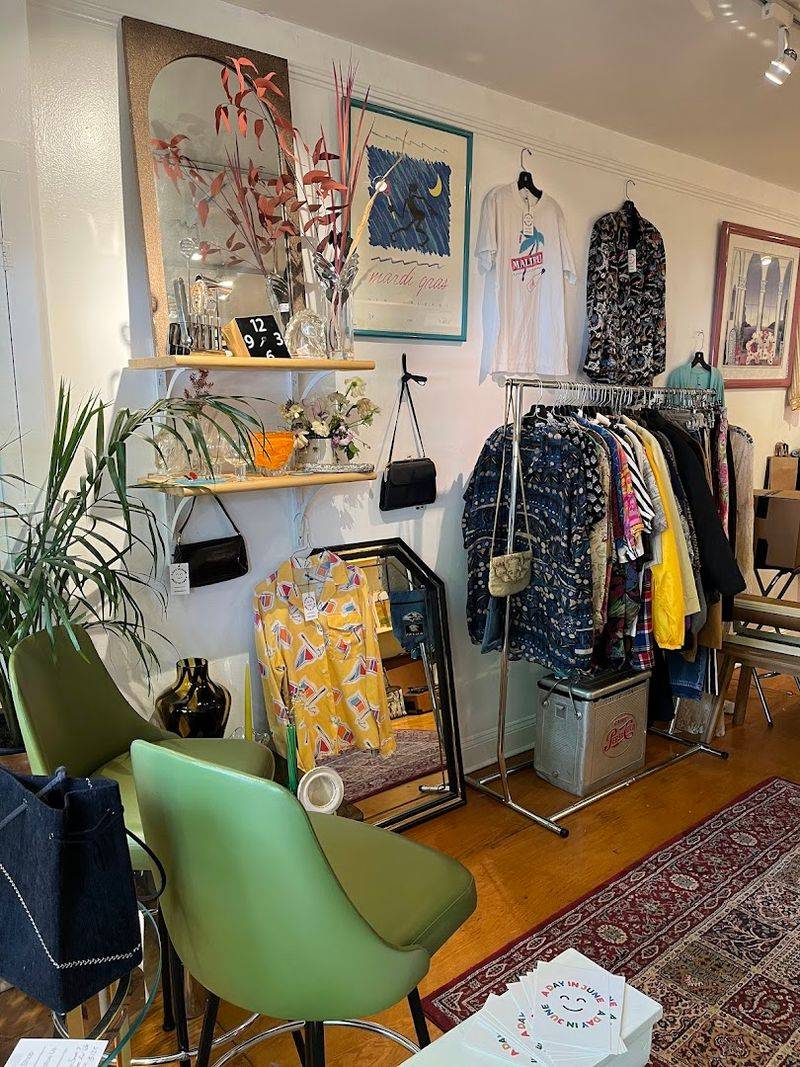 Independent Shops, Boutiques, and Antique Stores Worth Exploring
