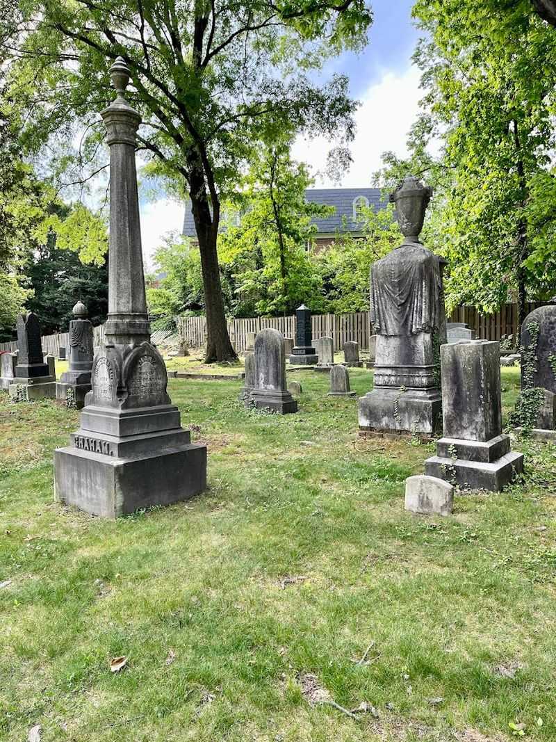 Ivy Hill Cemetery, Alexandria