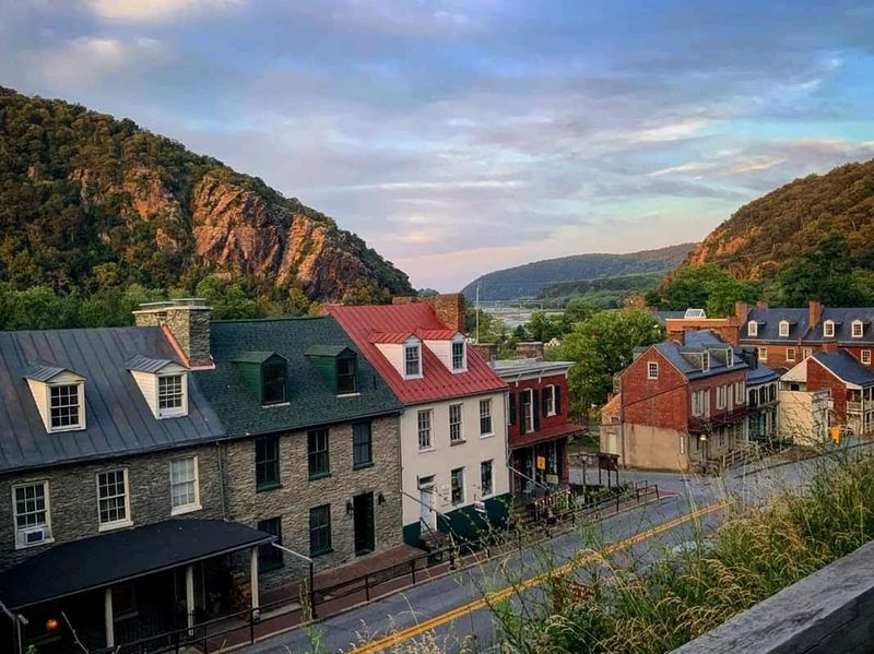 Jefferson Rock and Lower Town: Extending Your Visit