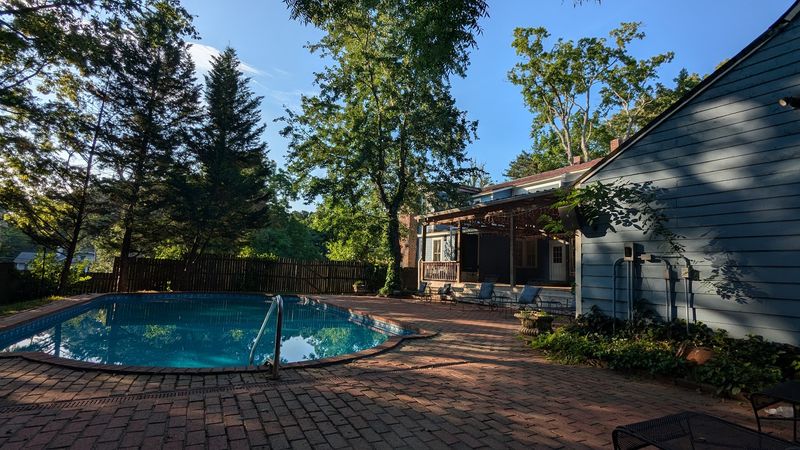 Kerr Reservoir Views and Waterfront Setting