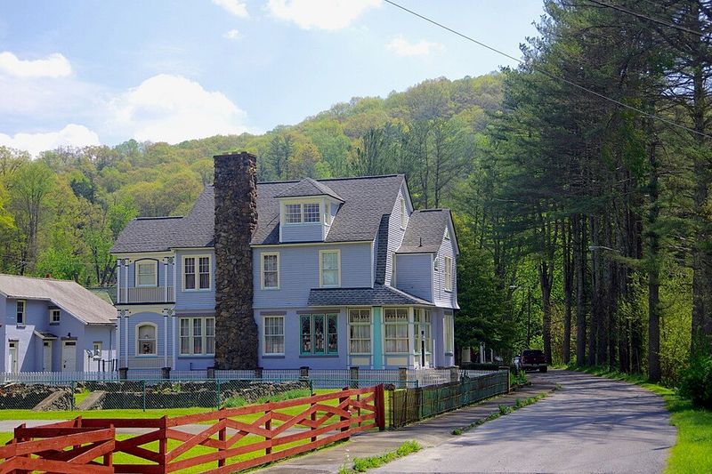 Life Inside the Mansions