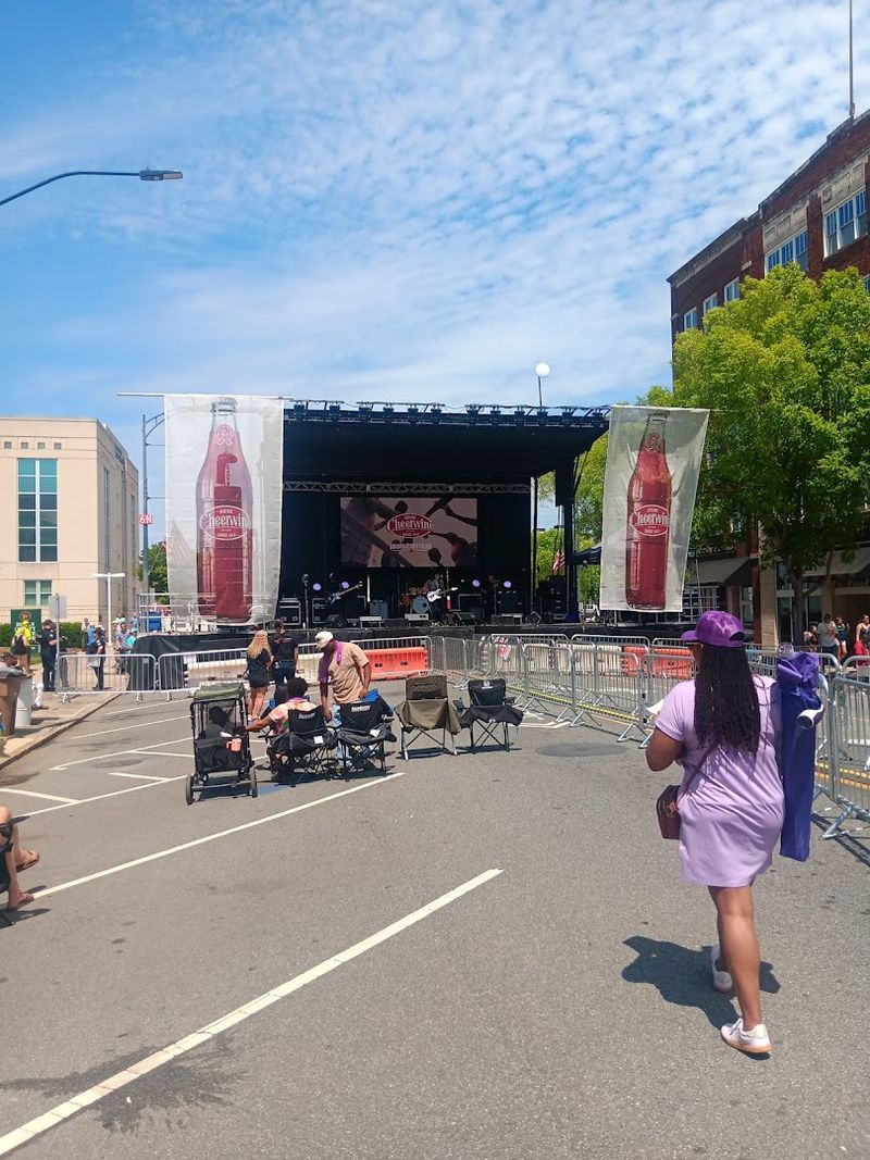 Live Music That Keeps the Energy Moving All Day