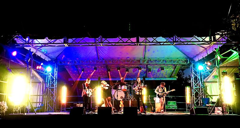 Live Music That Sets the Perfect Summer Mood