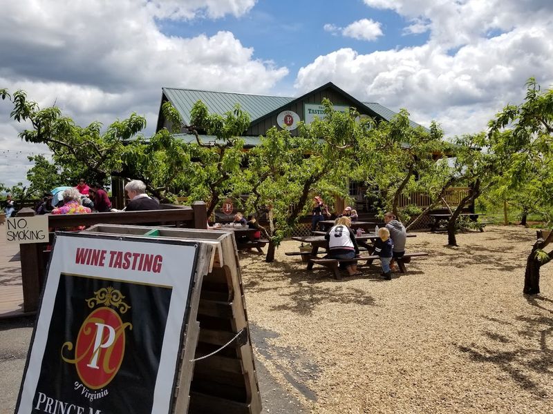 Live Music Weekends Turn a Farm Trip Into a Full-On Event Live Music Weekends Turn a Farm Trip Into a Full-On Event