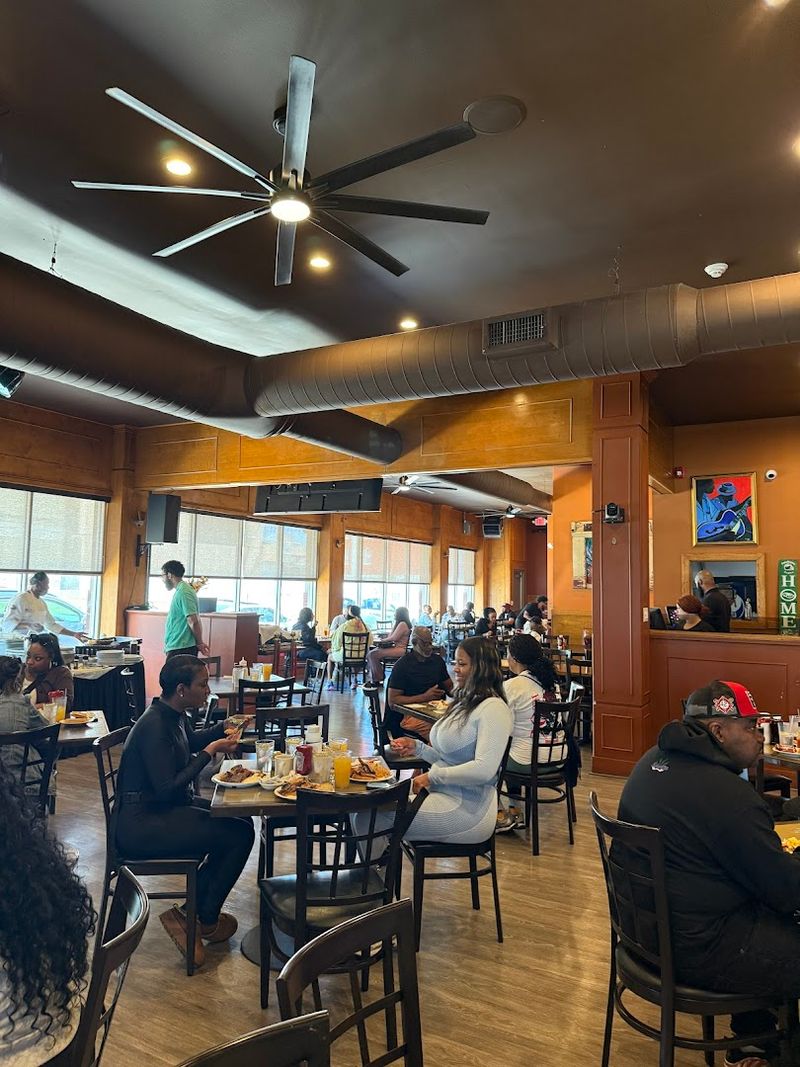 Live Music and DJ Atmosphere During Brunch