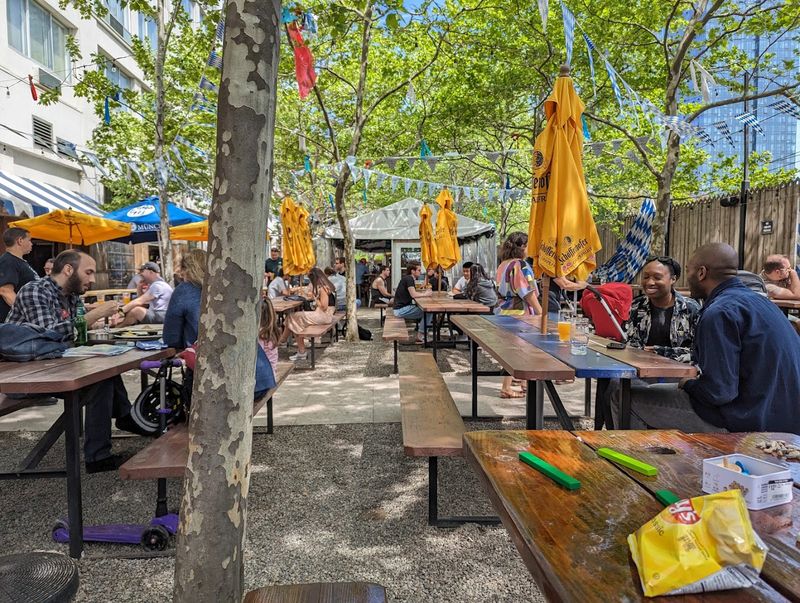 Live Music and Weekend Entertainment