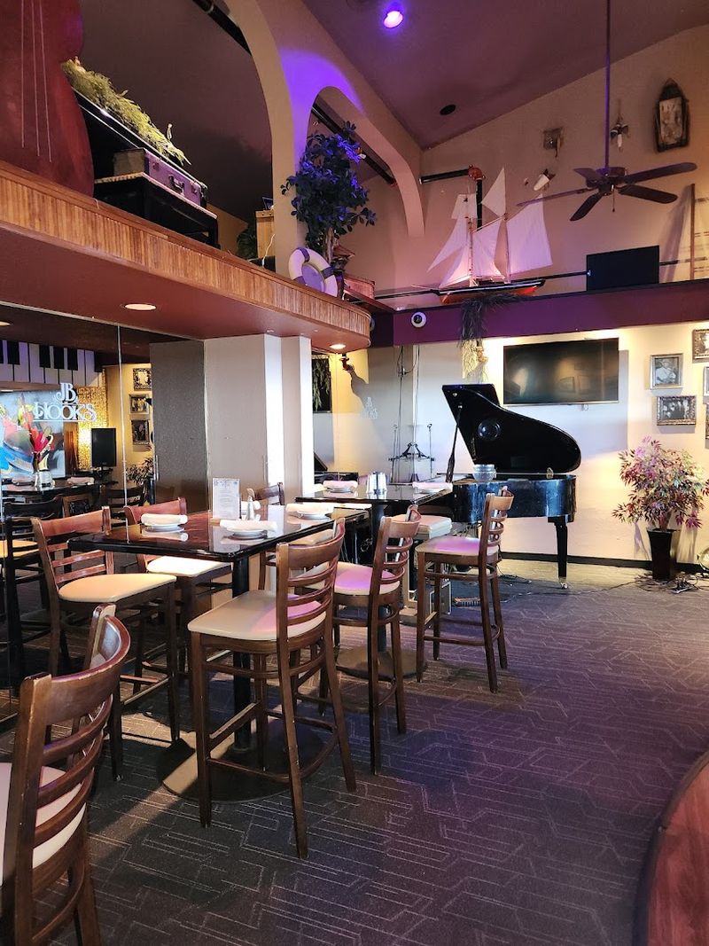 Live Music and the Bar Lounge Side