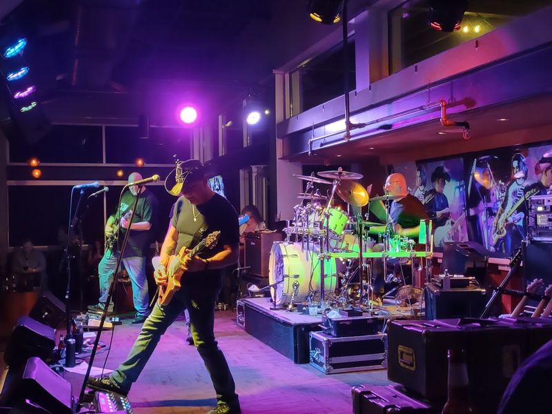 Live Music on the Rotunda Stage