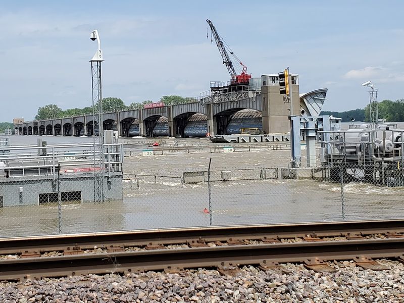 Lock and Dam 24 Is Worth the Stop