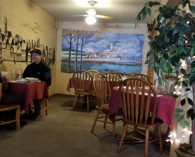 Lunch Hours and Reservation Tips for First-Time Visitors