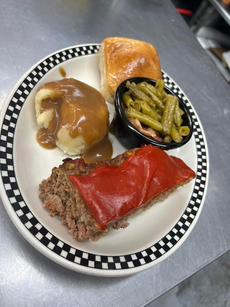 Lunch Specials Keep the Regulars Coming Back