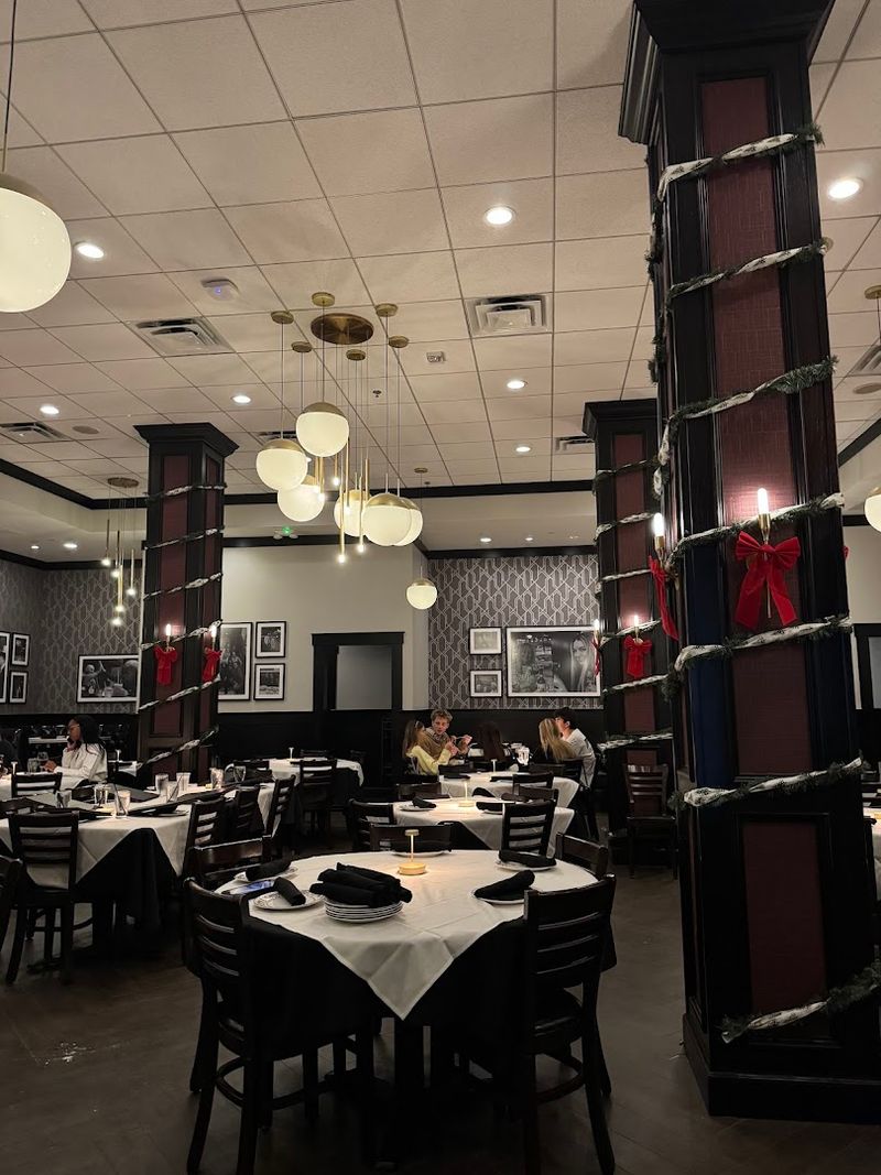 Maggiano's Little Italy, Austin