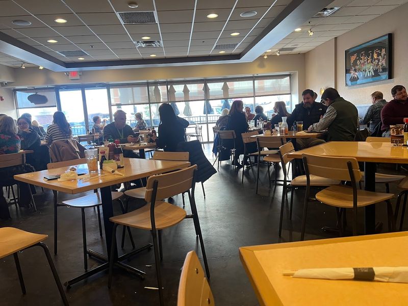 Mai Lee Elevates the St. Paul Into a Sit-Down Experience