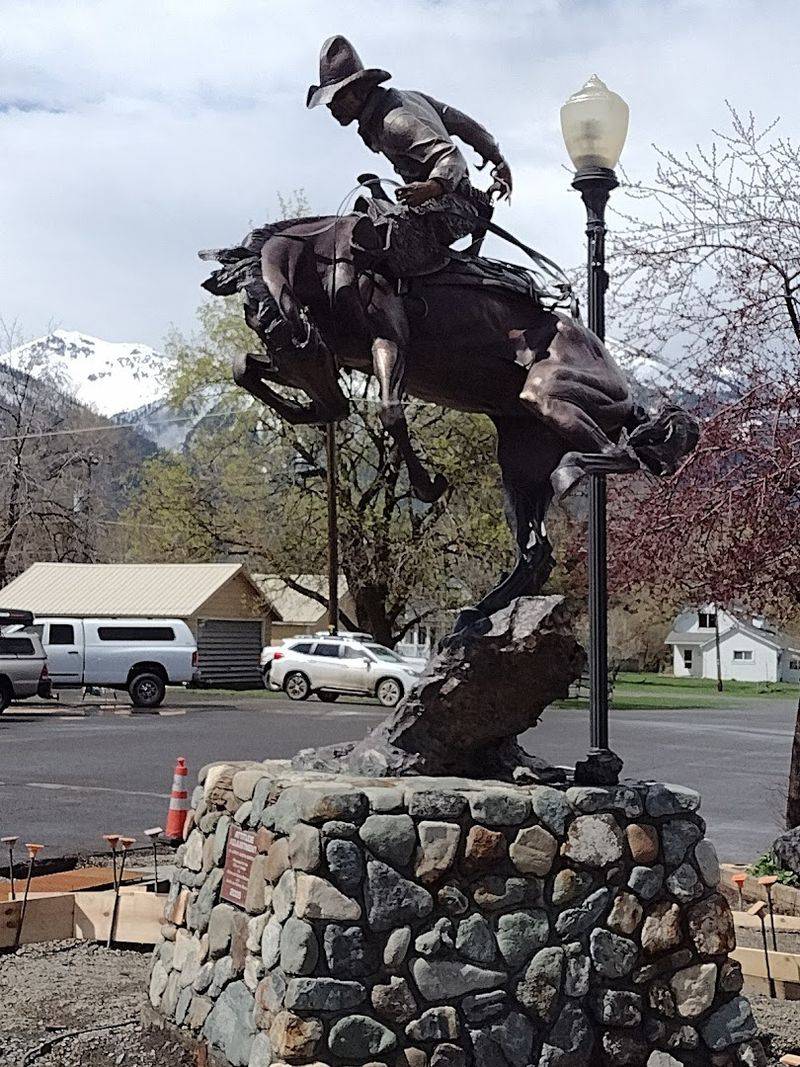 Main Street Art Walk, Bronze Sculptures Everywhere You Look