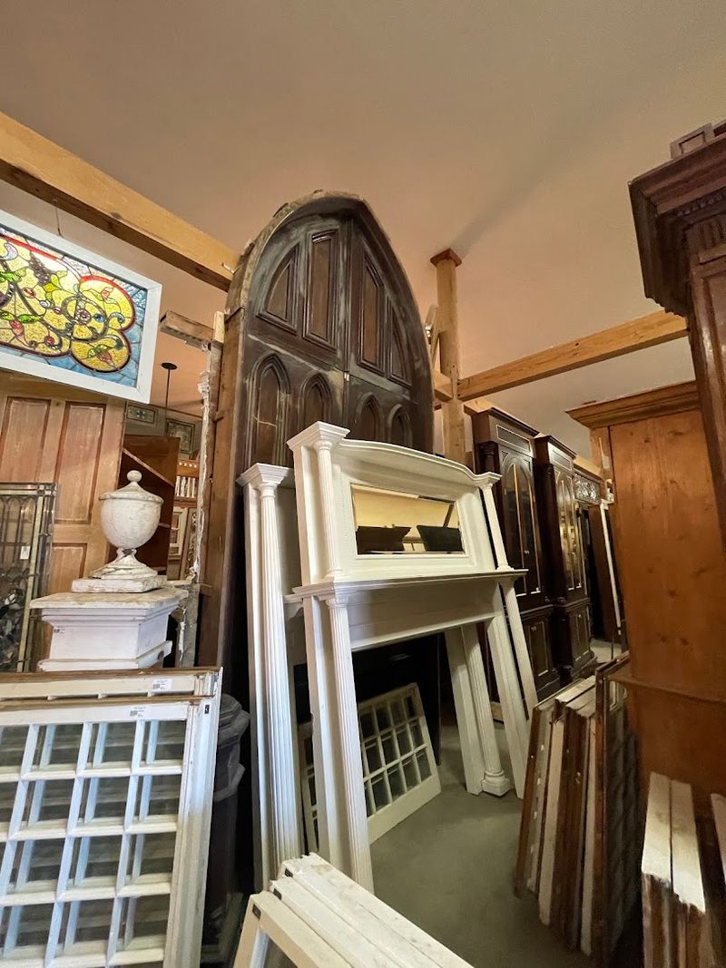 Mantels That Turn Any Fireplace Into a Focal Point Mantels That Turn Any Fireplace Into a Focal Point