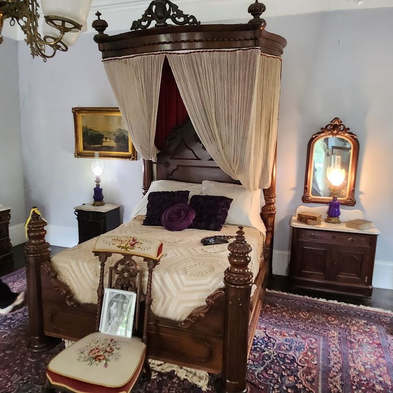 Mary Elizabeth Howard and the Saddest Chapter in the House's History
