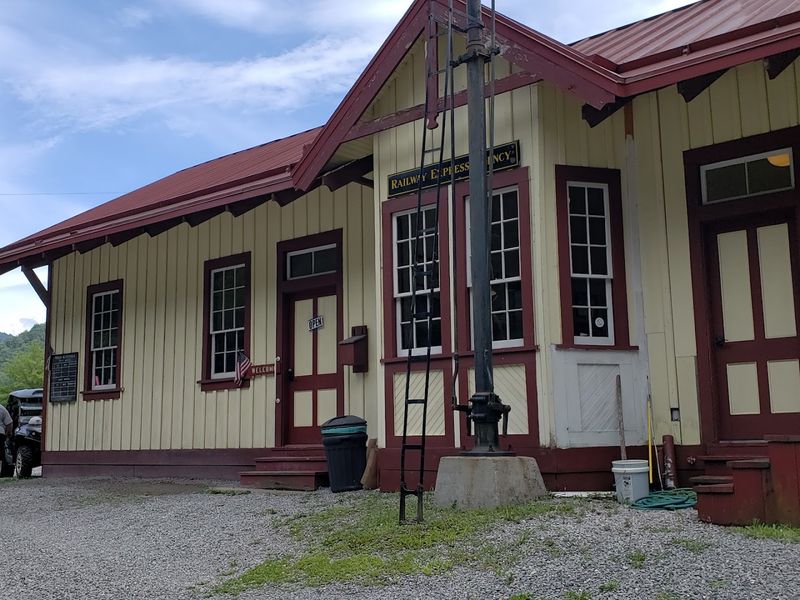 Matewan Depot Welcome Center: A Gateway Dressed in History