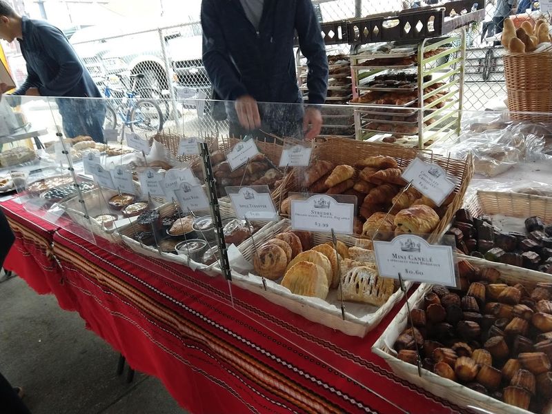 Migues Mini Donuts and the Art of the Early Queue