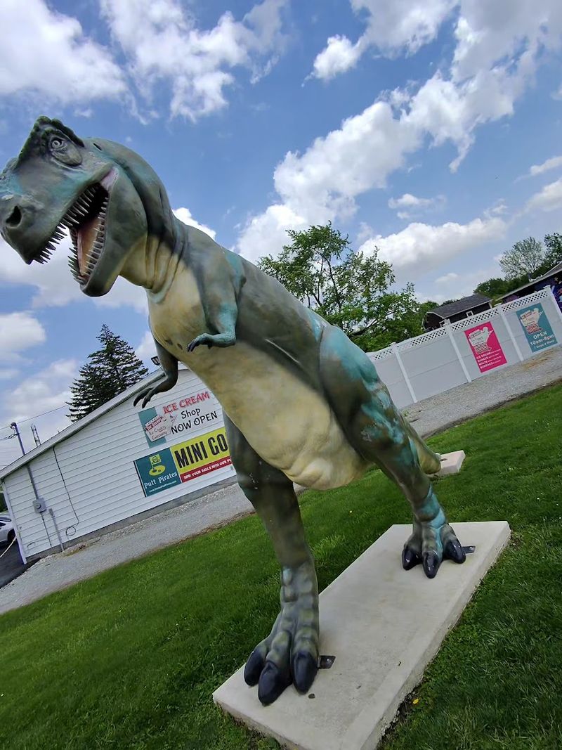 Mini Golf, Dinosaurs, and Zoltar Make the Parking Lot an Attraction Itself Mini Golf, Dinosaurs, and Zoltar Make the Parking Lot an Attraction Itself