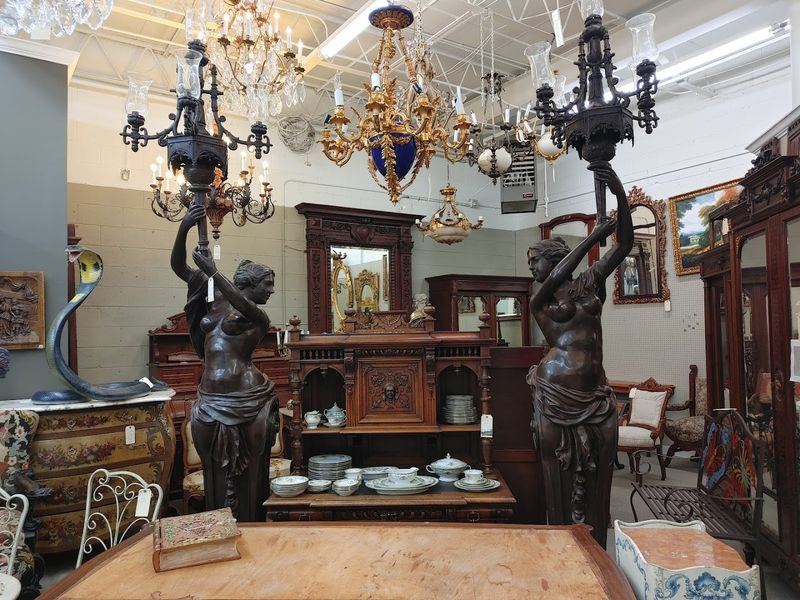 Mirrors, Lighting, and the Art of Transforming a Room Mirrors, Lighting, and the Art of Transforming a Room