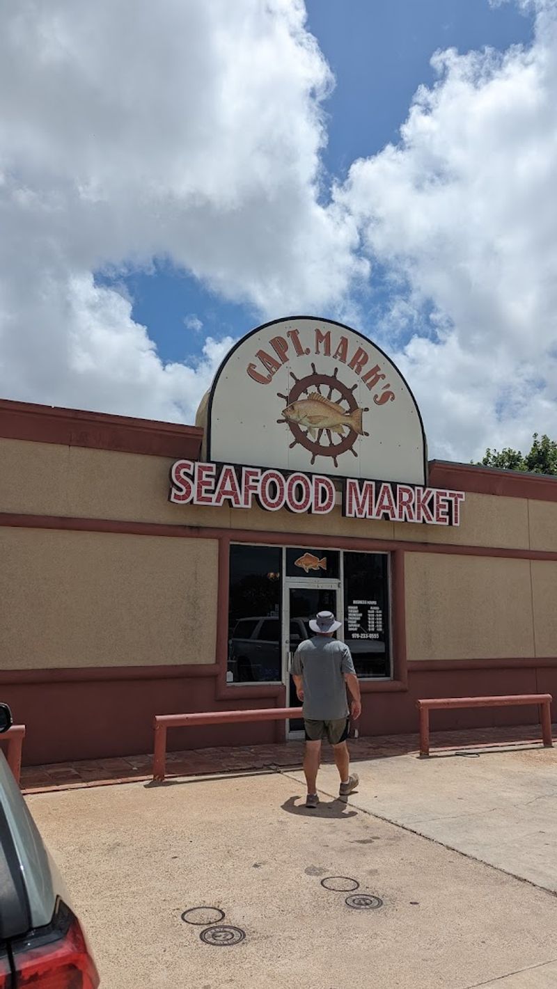 More Than a Market, a Full Seafood Experience