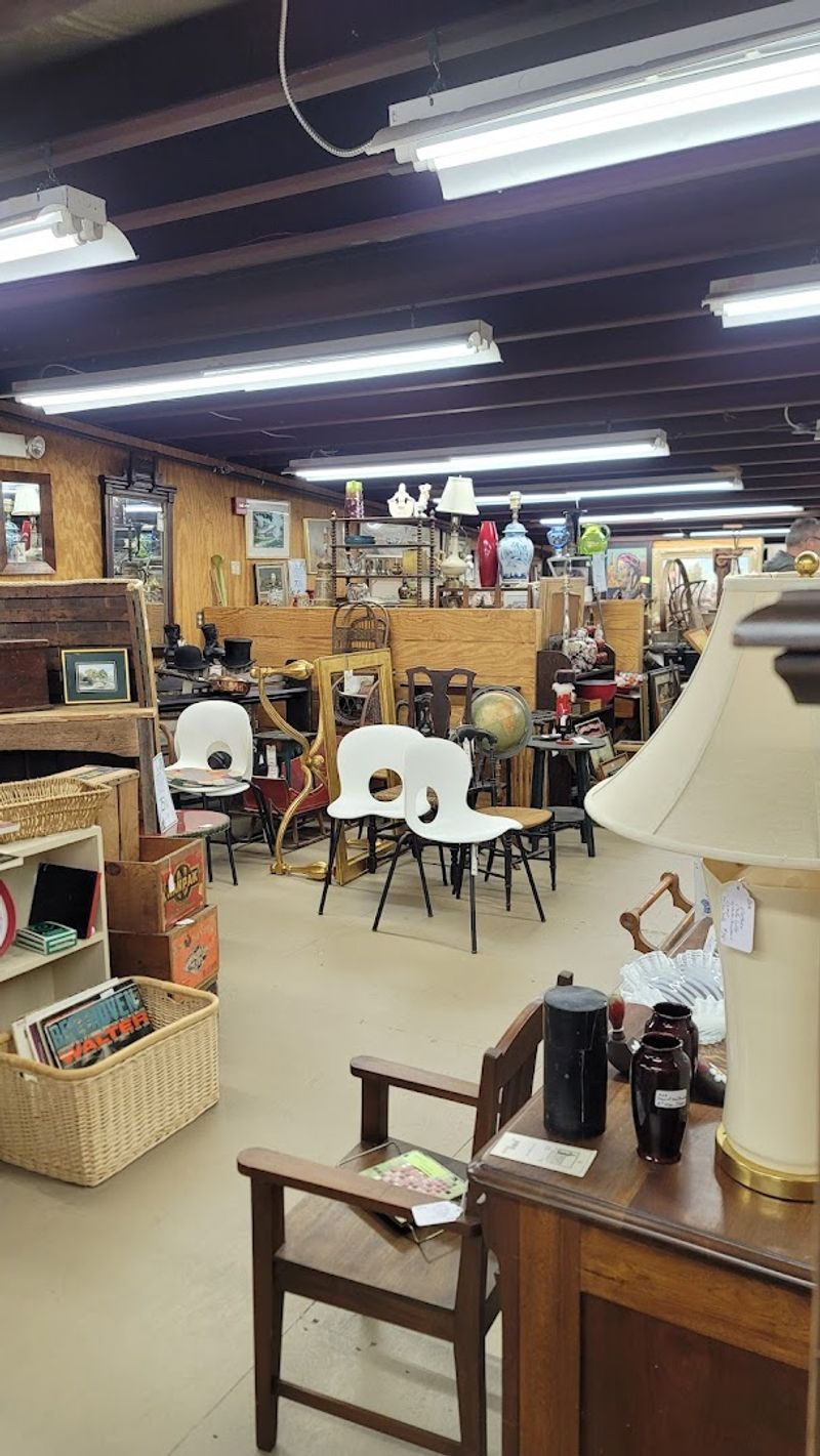 New Hampshire Antique Co-op, Milford